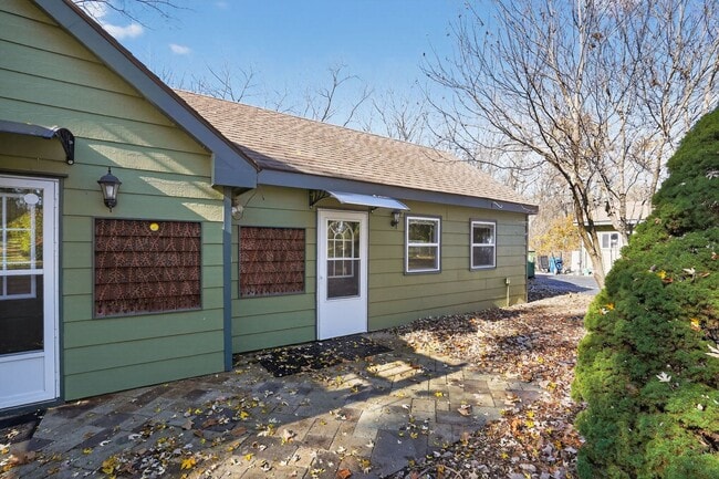 Foto del edificio - 1036 Guerin Rd