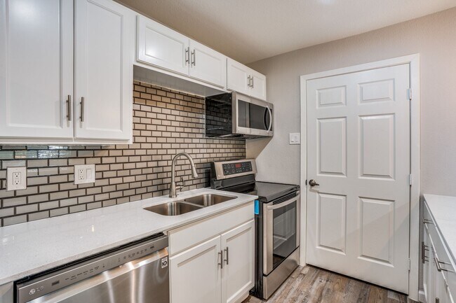 Foto del edificio - 4702 San Jacinto St