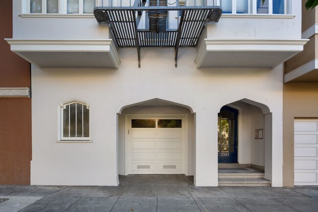 Building Photo - 2563 Clay St