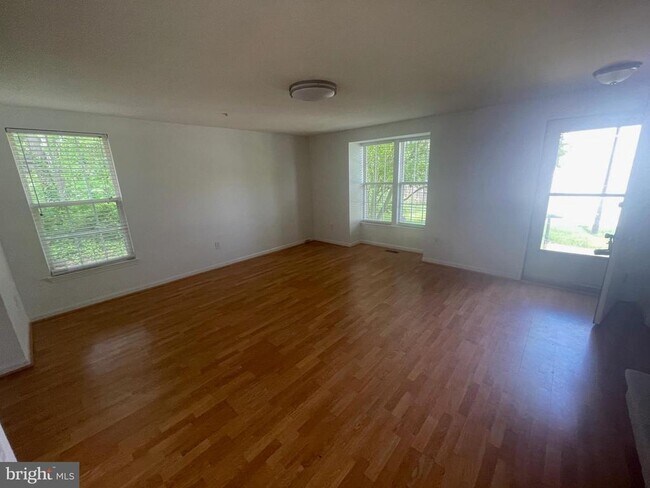 Foto del edificio - 8124 Woodward St