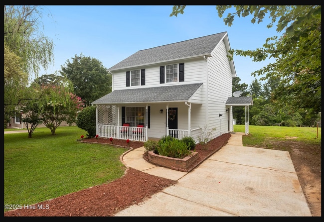 Building Photo - Room in House on Country Ln