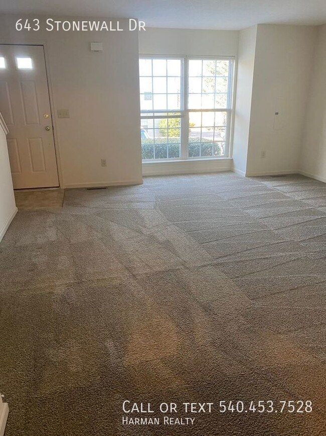 Foto del edificio - Centrally Located 2-bedroom townhome