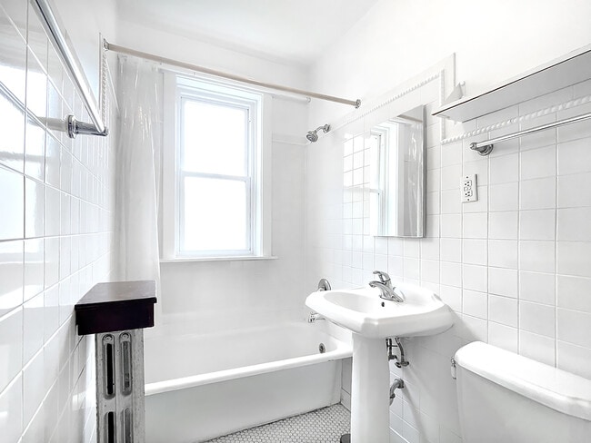 Bath - North Wolcott Ave