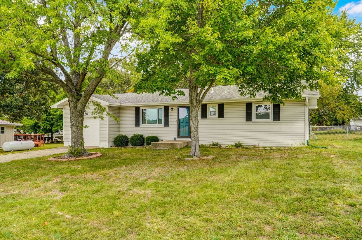 Primary Photo - Beautiful Home with a Large Yard