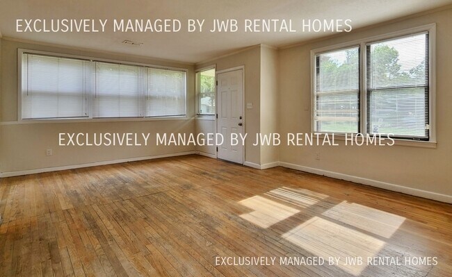 Building Photo - 502 W 65th St