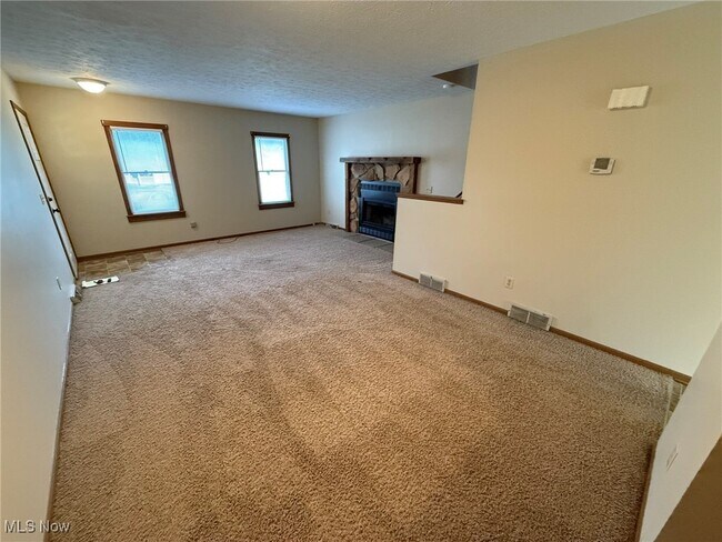 Building Photo - 1667 Ann Cir NE