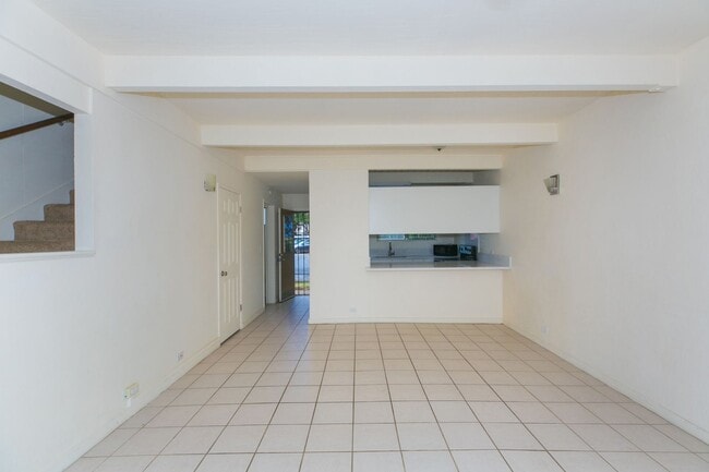 Building Photo - Tropic Garden Townhouse 2b1.5b1pkg