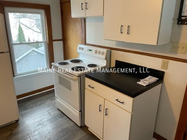 Primary Photo - 302 Turner St