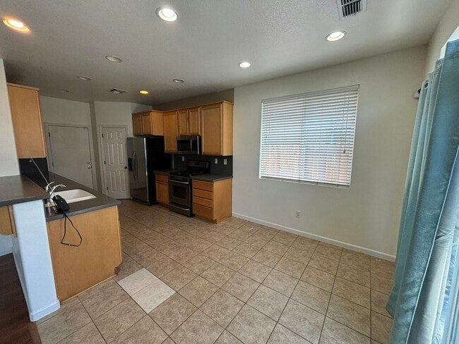 Building Photo - 301 Dragonfly Cir