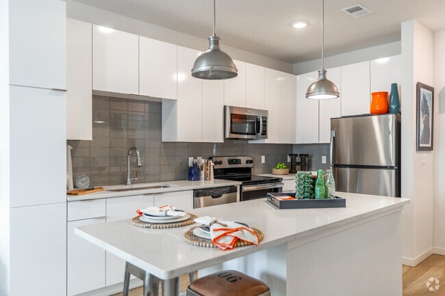1BD, 1BA - 655SF - A1 - Kitchen - Havana Square Apartments
