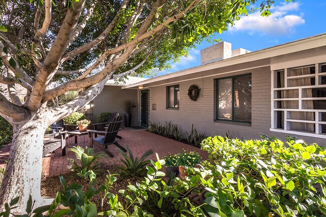 Foto del edificio - 543 W Coronado Rd