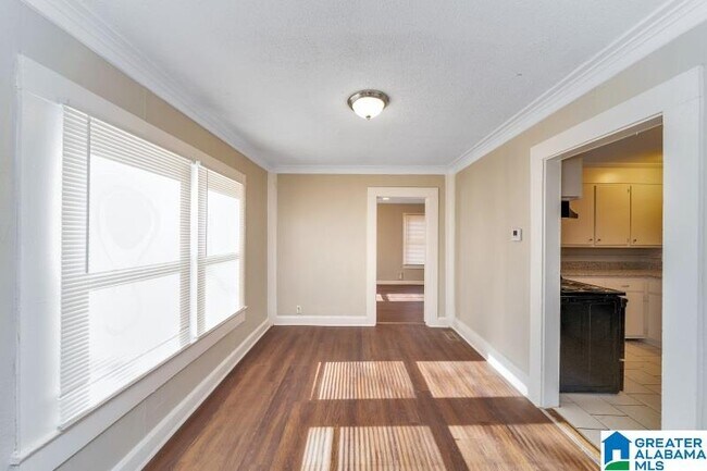 Foto del edificio - 908 Hillcrest Ave