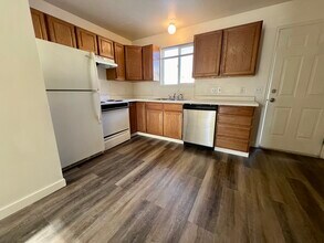 Building Photo - 682 N 400 W