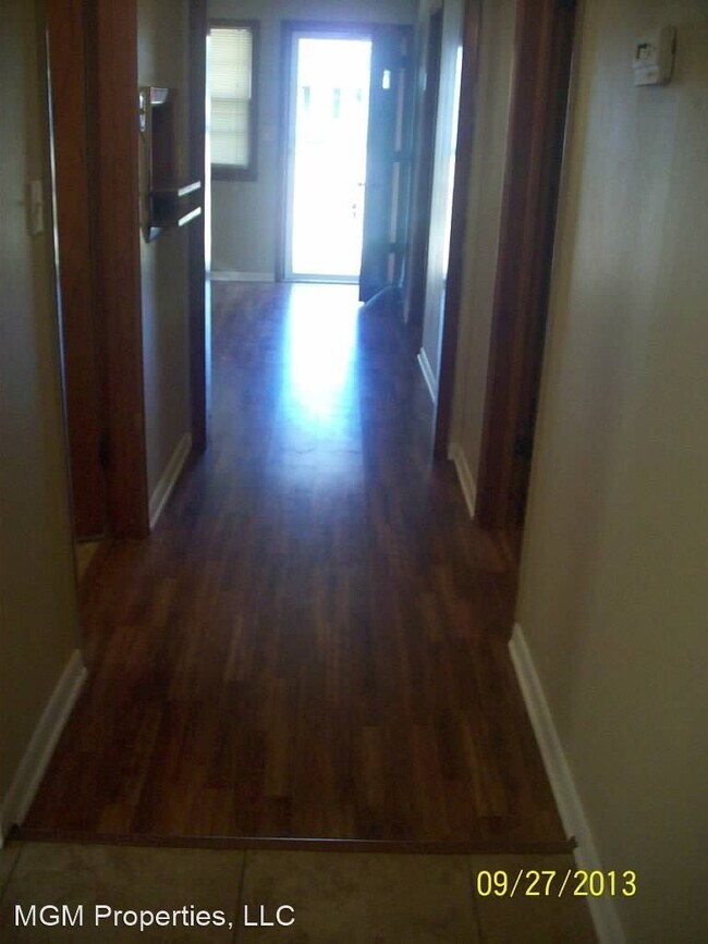 Foto del edificio - 3 br, 1 bath House - 523 E. 4th
