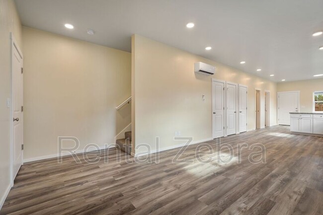 Building Photo - 1662 SW Salmon Ave