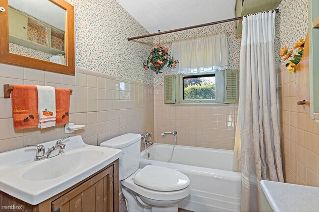 Building Photo - 1 br, 1 bath House - 16319 School St