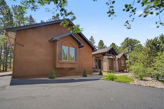 Foto del edificio - 18145 Bakers Farm Rd