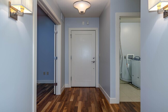 Foto del edificio - 6451 Clayton Rd