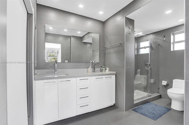 Foto del edificio - 9180 W Bay Harbor Dr