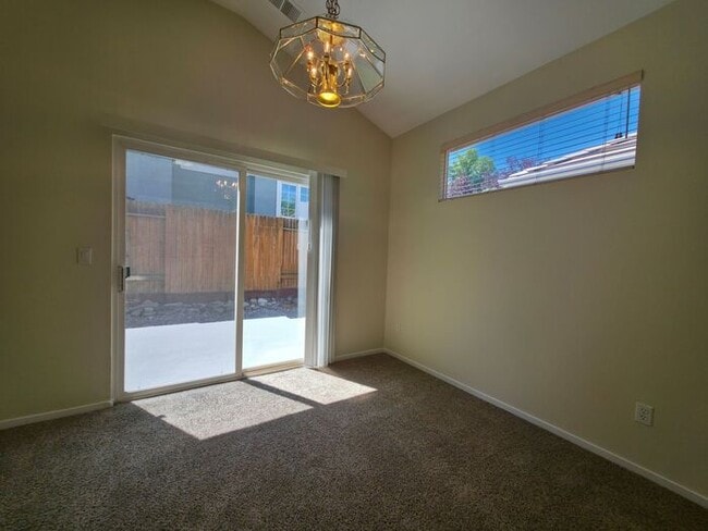 Foto del edificio - 2 bedroom 2 bath home, 2 car garage, in So...