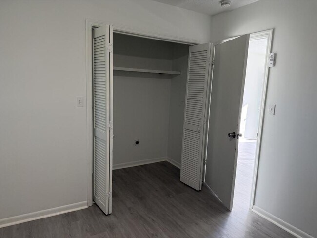 Building Photo - 13 Wedgefield Dr