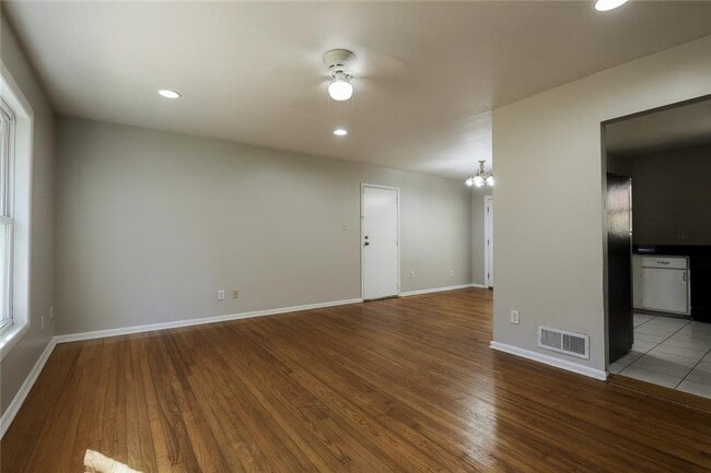 Building Photo - 2821 Petersburg Ct