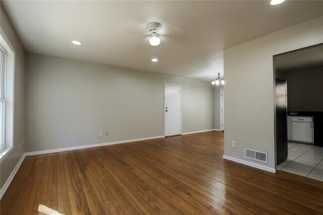 Foto del edificio - 2821 Petersburg Ct