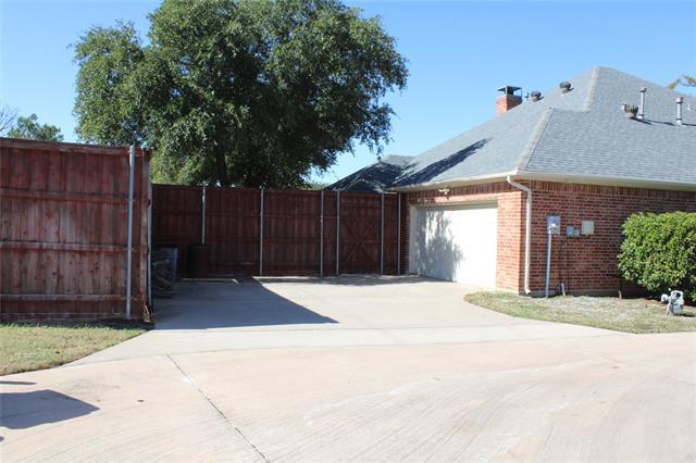 Building Photo - 2300 Creekview