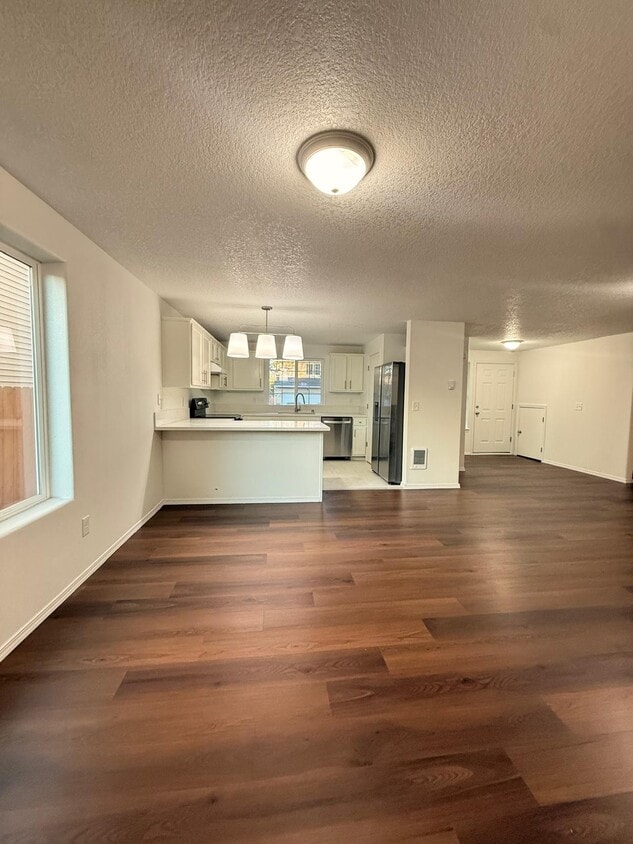 Foto del edificio - 1123 W 31st St