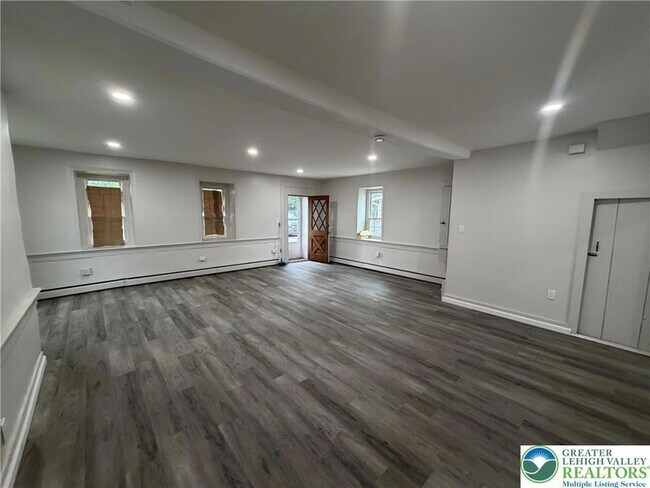 Foto del edificio - 1037 N 6th St Ext