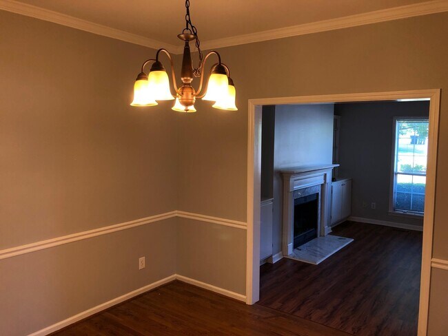 Building Photo - 704 Calloway Ct
