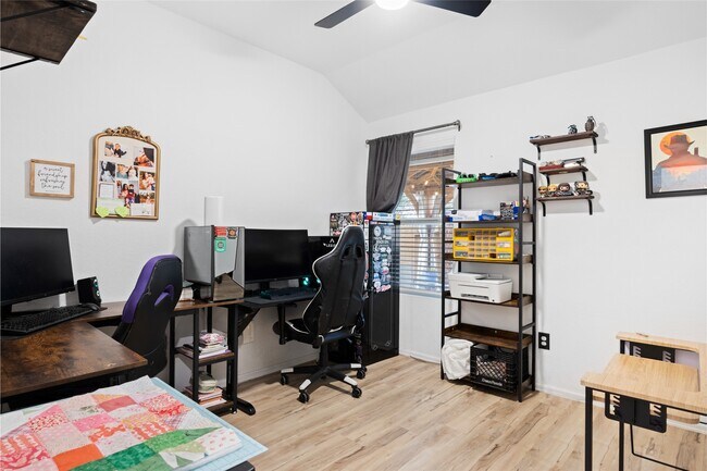 Foto del edificio - 10417 Pineland Dr