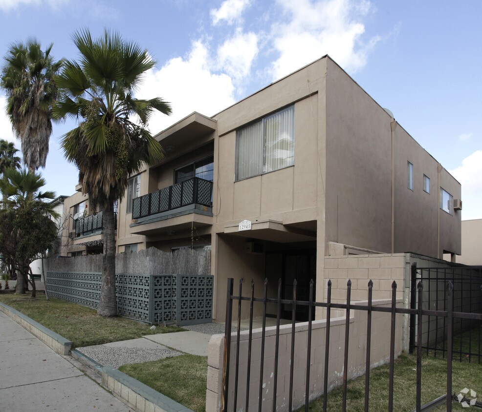 12945 Oxnard St, Van Nuys, CA 91401 Apartments in Van Nuys, CA