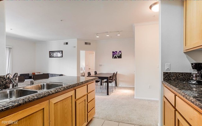Building Photo - 2 br, 1 bath  - 333 E Roosevelt St