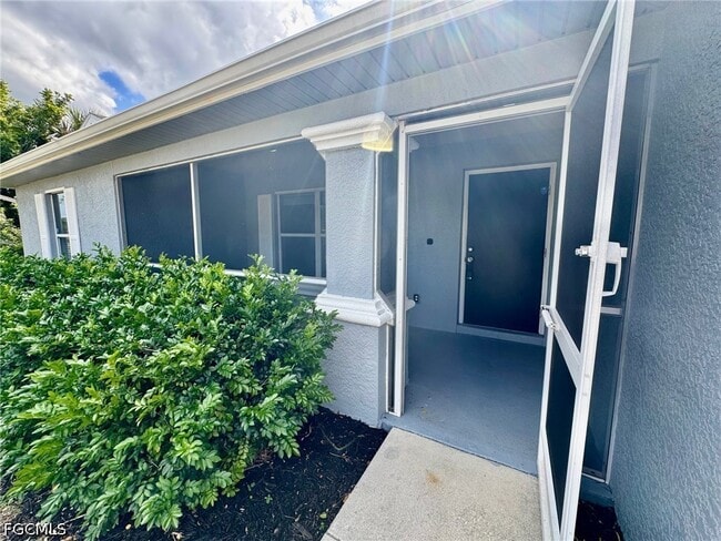 Building Photo - 714 Knox Ave S