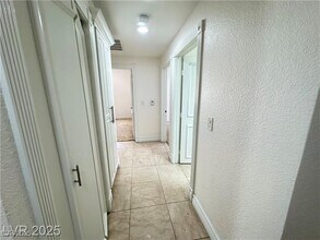 Building Photo - 270 E Flamingo Rd