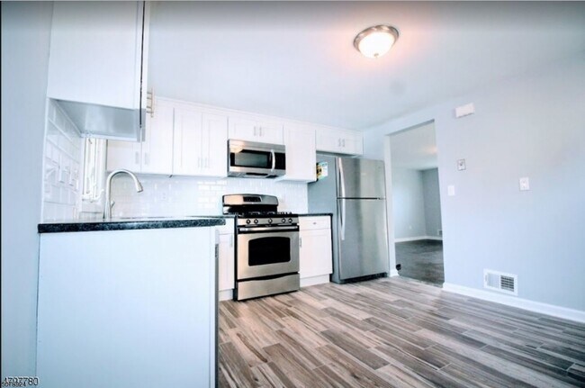 Building Photo - 216 Luttgen Pl