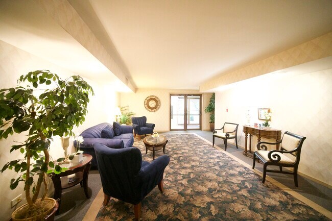 Foto del edificio - 7510 Farmingdale Dr