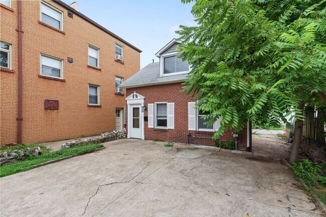Foto del edificio - 5745 Murdoch Ave