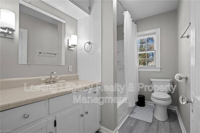 Foto del edificio - 156 Rosedale Cir