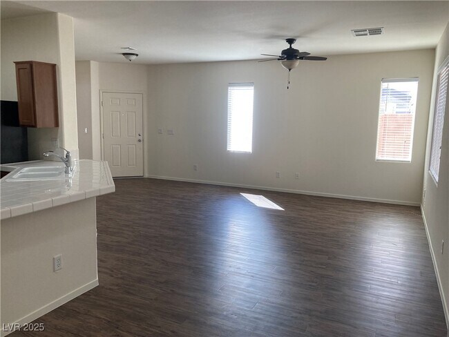 Building Photo - 6237 Clapton Way