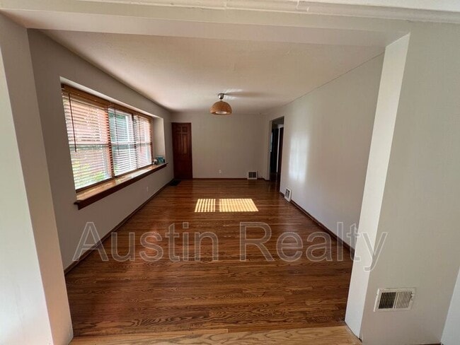 Building Photo - 9567 Cantwell Dr