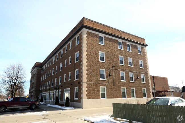 The Dean Lansing Apartments Lansing, MI