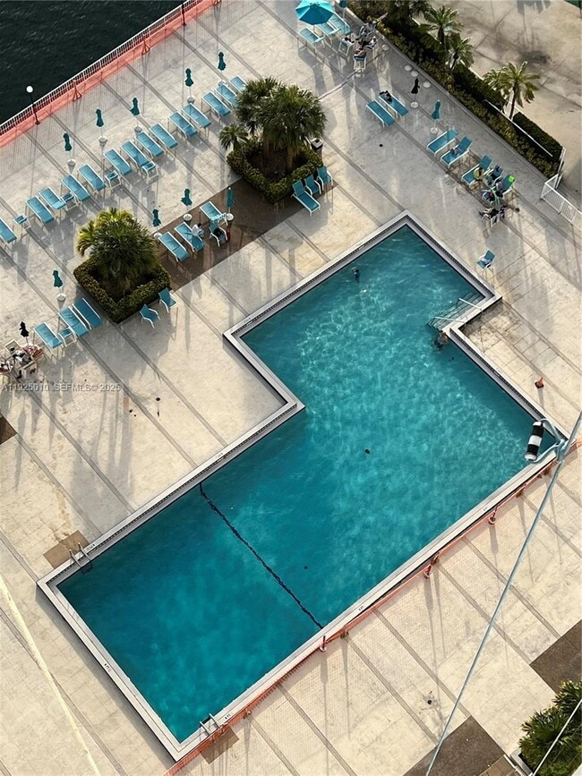 Foto del edificio - 300 Bayview Dr