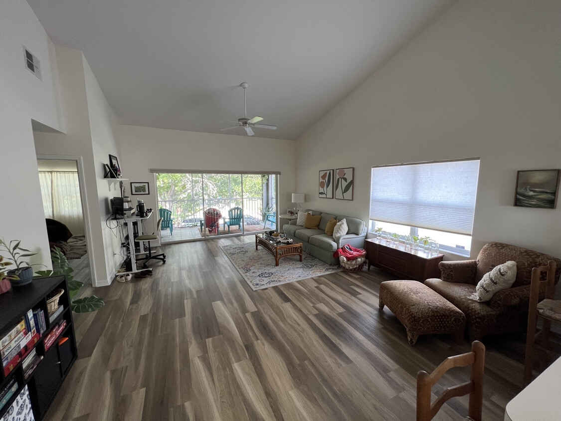 Foto principal - 9485 Hamlin Blvd