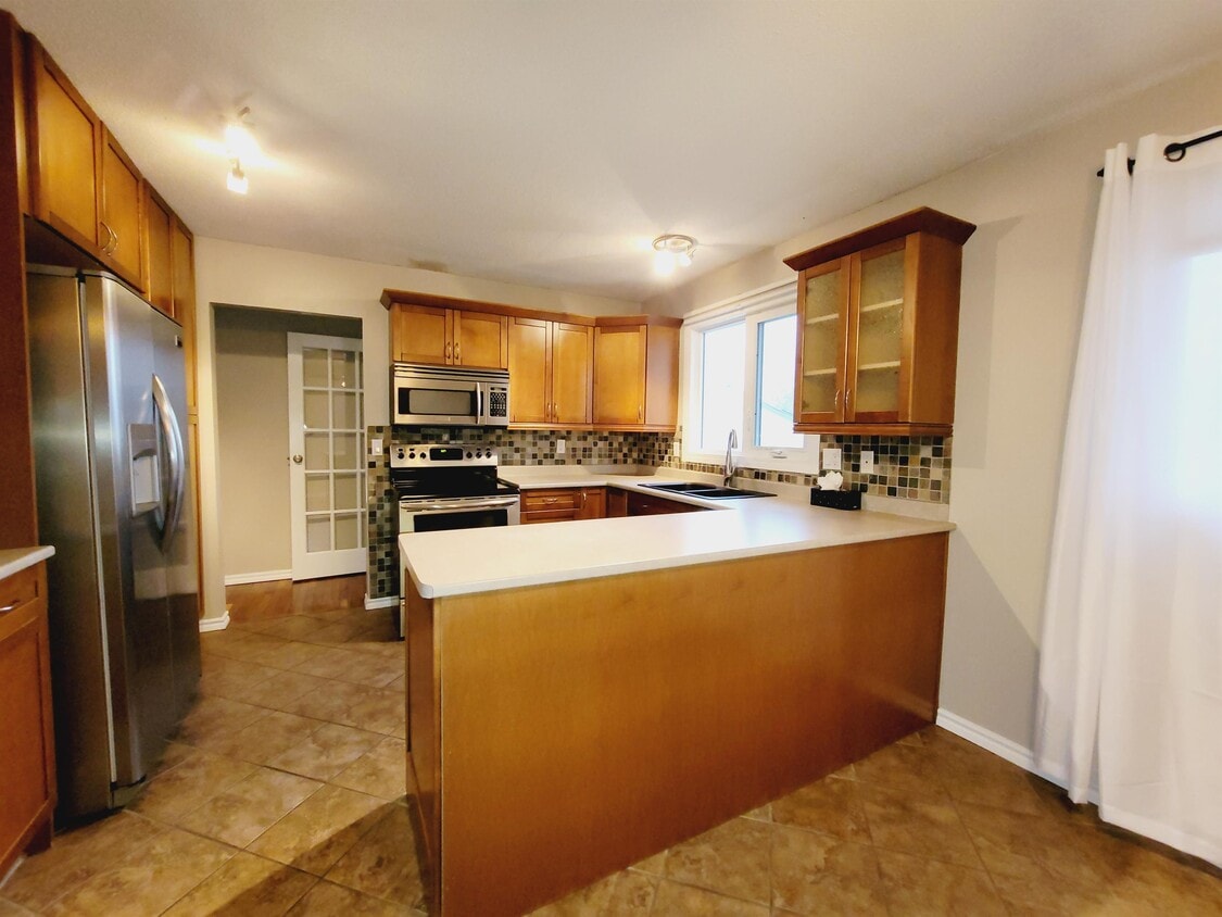 Primary Photo - 11015-11171 171 Ave NW