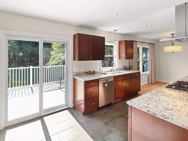 Building Photo - Modern Comfort on East Terrace — Perfect for Families or Professionals