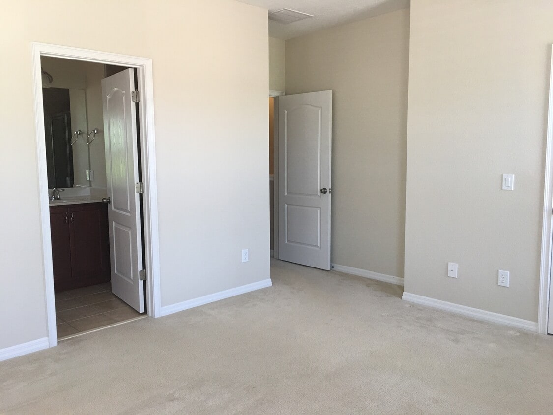 Foto principal - 7628 Sutherton Ln