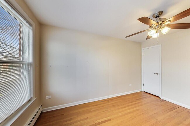 Foto del edificio - 5313 W Devon Ave