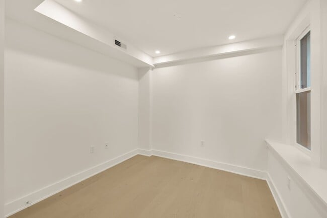 Interior Photo - The Windsor - Kalorama